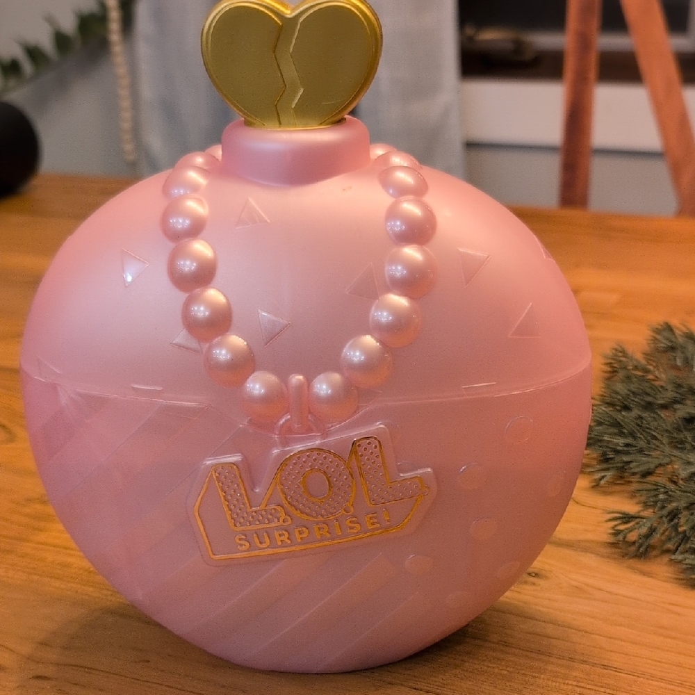 L.O.L. Surprise! Pink and Gold Heart Capsule